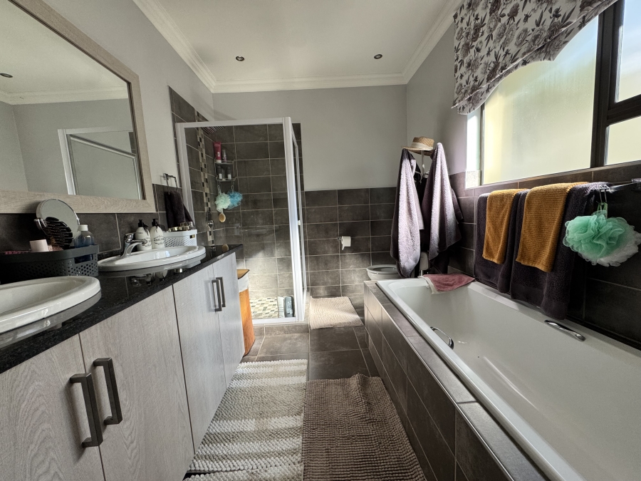 To Let 3 Bedroom Property for Rent in Wilkoppies North West